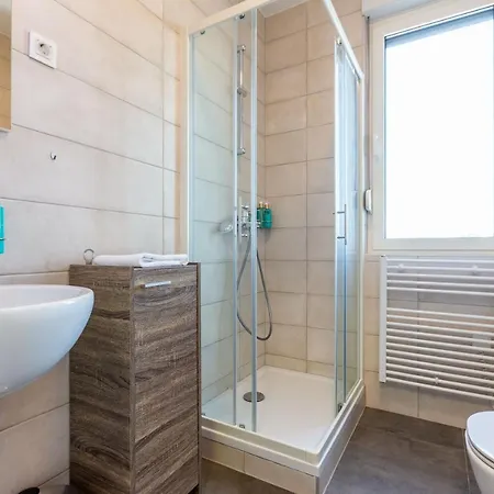 Tiffy W Private Parking 아파트 *