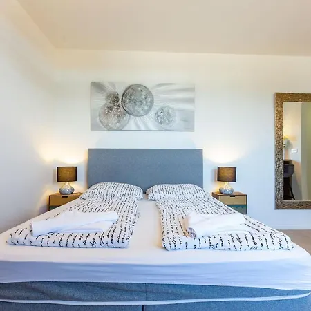 Tiffy W Private Parking アパート ザダル